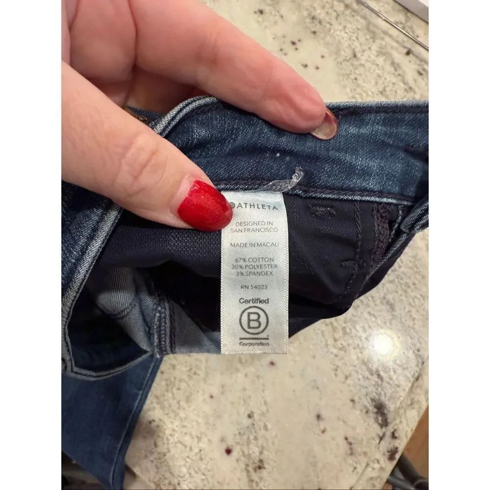 Athleta Sculptek Taper Leg Jeans sz 8 EUC - Picture 9 of 9